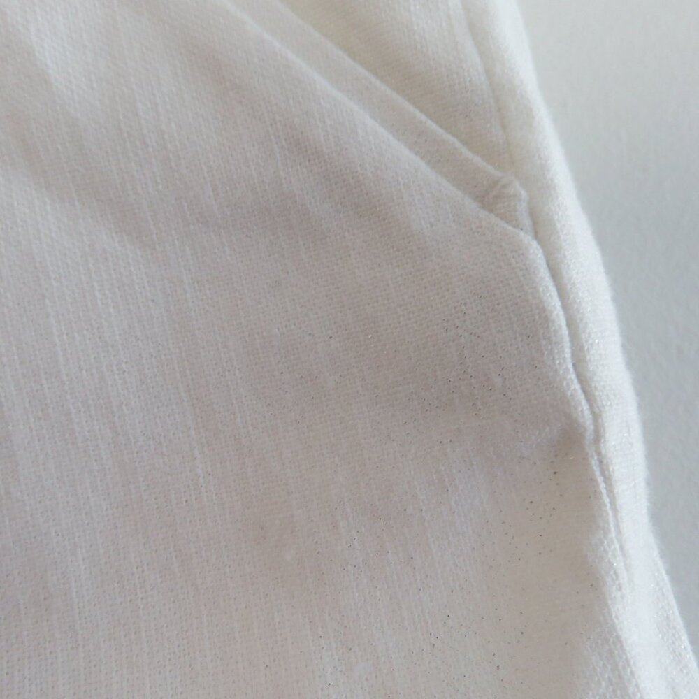 ALICE + OLIVIA Cady Metallic White Linen Blend Cuff Shorts - Size 30 Inch Waist - Picture 5 of 13